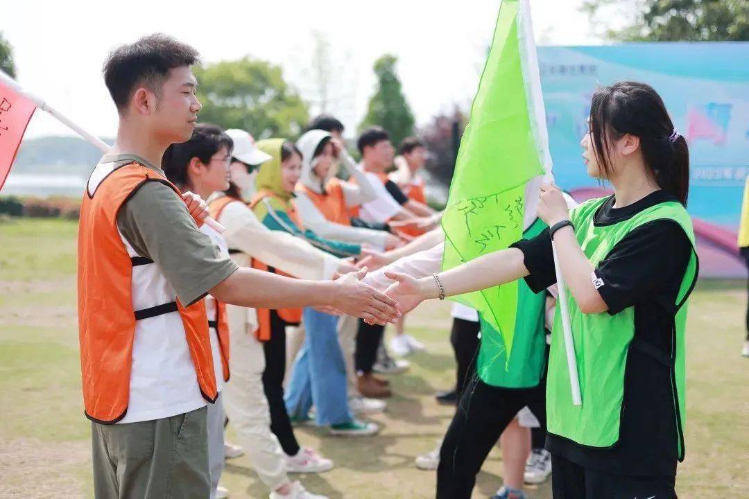 体育皇冠信用盘_“融”青年 正“飞”扬|武汉金融街集团团委开展素质拓展活动