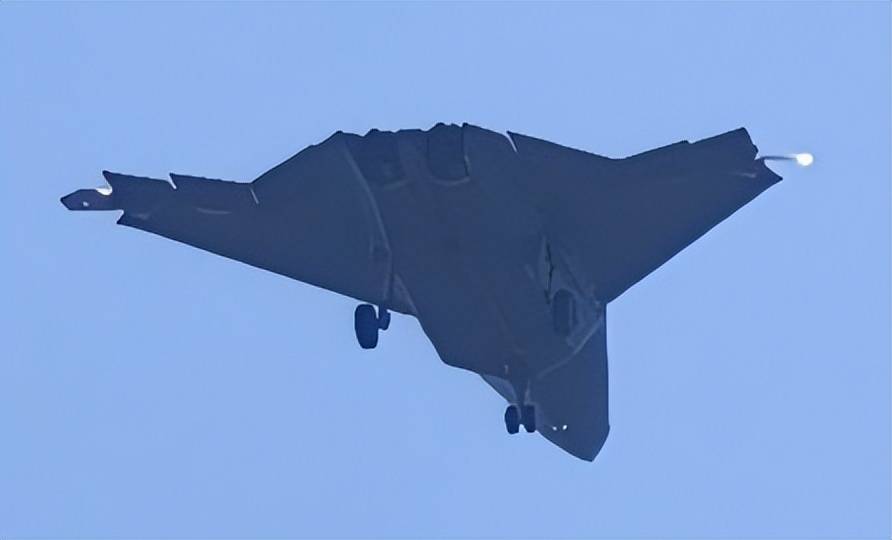 世界杯信用网如何注册
_无空速管世界杯信用网如何注册
,疑似第二架歼-50:美国精神胜利法,新六代机东亚决战