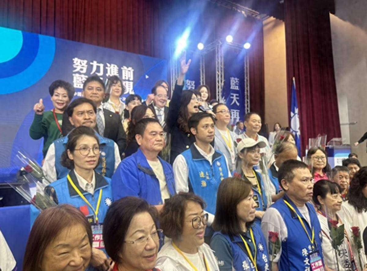 世界杯足球平台出租网场地
_国民党主席位置坐稳世界杯足球平台出租网场地
,郑丽文摊牌了:两岸不回归和平,其他是侈谈