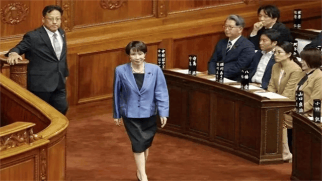 世界杯皇冠足球平台
_深夜火药味突然升级!日本连犯5个“严重”世界杯皇冠足球平台
,中国四连问生猛开局