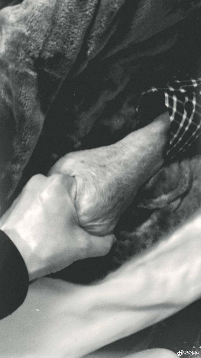 皇冠信用网会员注册
_歌手孙悦因家人去世皇冠信用网会员注册
，取消演出，曾为照顾儿子淡出乐坛