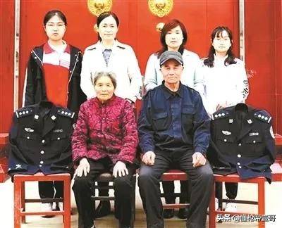 皇冠足球平台代理申请_中国警察向昆明劫匪下跪皇冠足球平台代理申请，这一跪，跪出多少人的眼泪