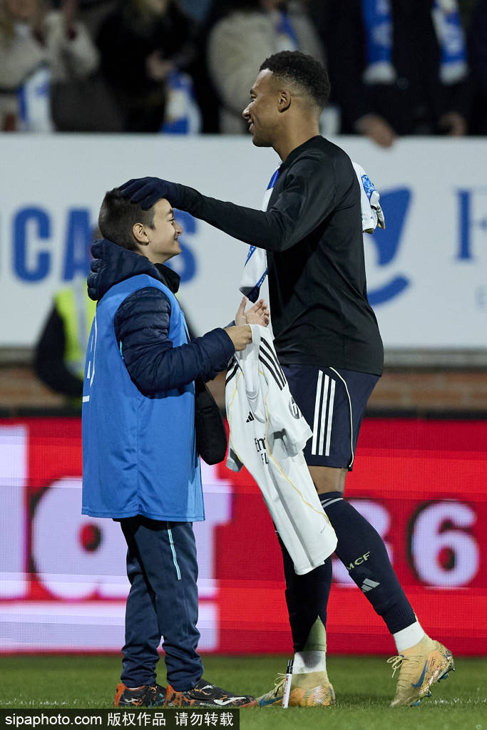 皇冠足球赛事_解说：这个世界上哪个教练能把姆巴佩和维尼修斯都伺候舒服了皇冠足球赛事？