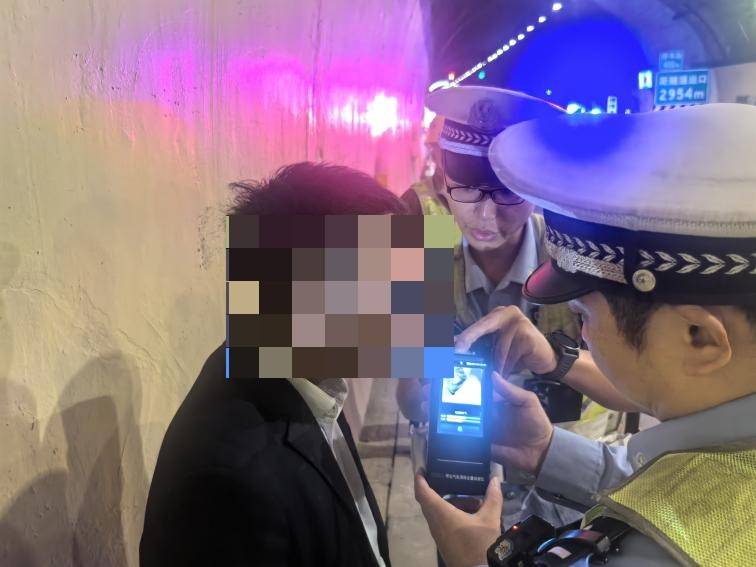 皇冠信用盘登0
_连续两晚皇冠信用盘登0
，重庆同一隧道！这两人的“神操作”看呆交警