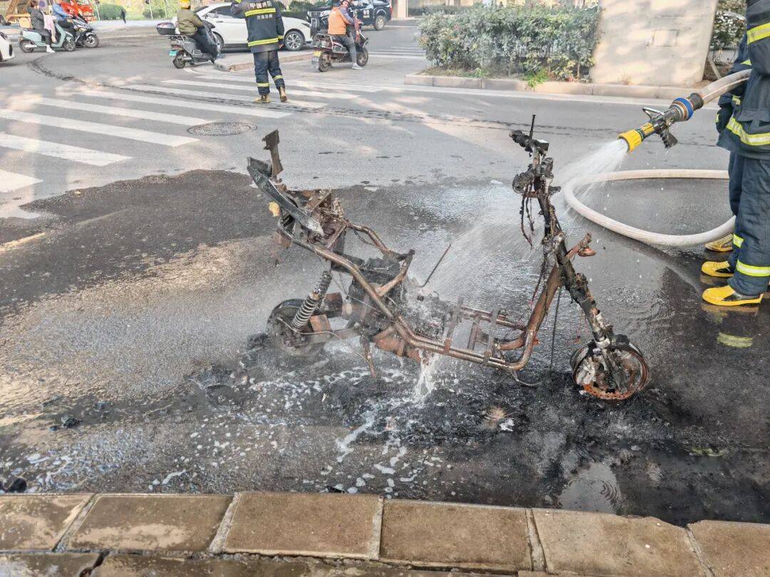 皇冠会员网址
_集中曝光皇冠会员网址
!郑州市2025年11月共发生13起电动自行车火灾!