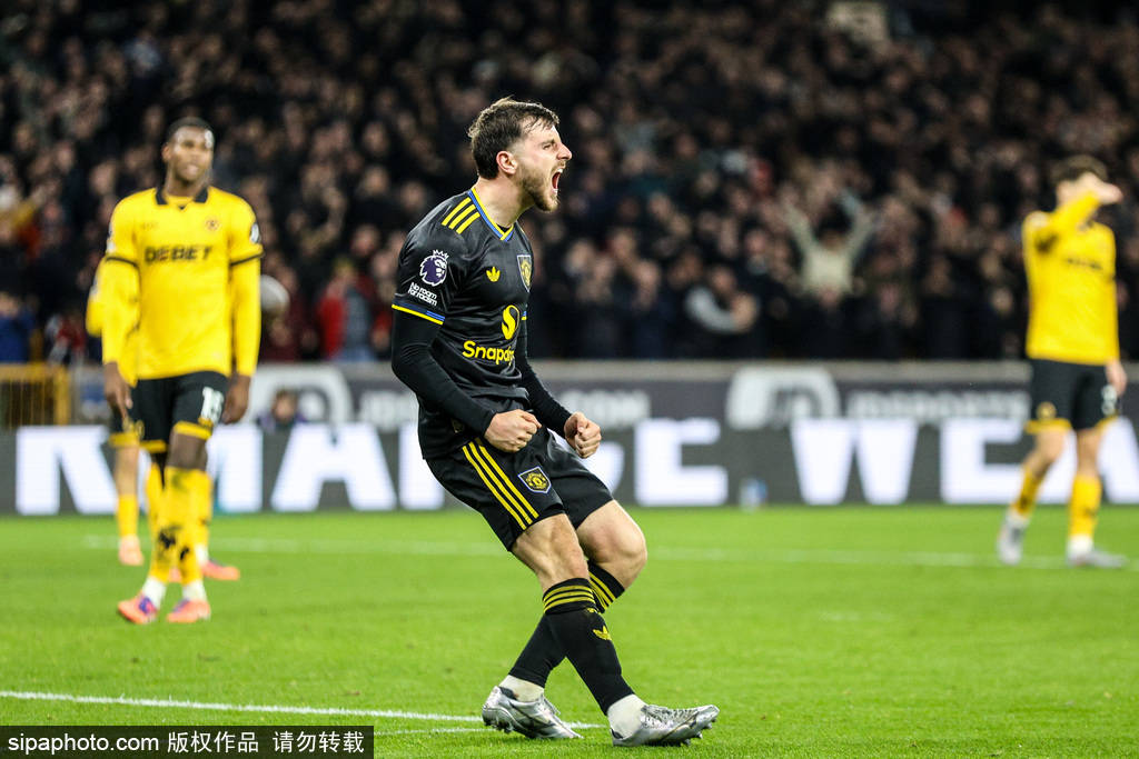 皇冠信用会员账号注册_英超-B费双响姆贝莫破门芒特建功 曼联4-1狼队升至第六