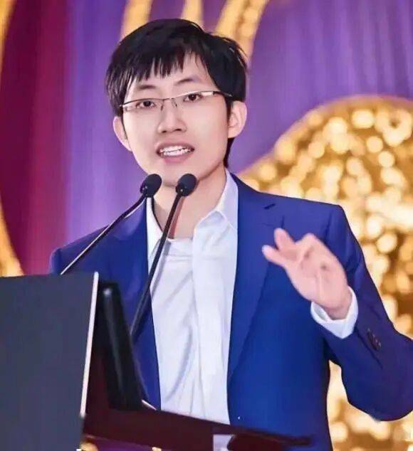 皇冠登1登2登3出租_梁文锋炒股日赚1亿皇冠登1登2登3出租，段永平直言 “没人打得过他”！