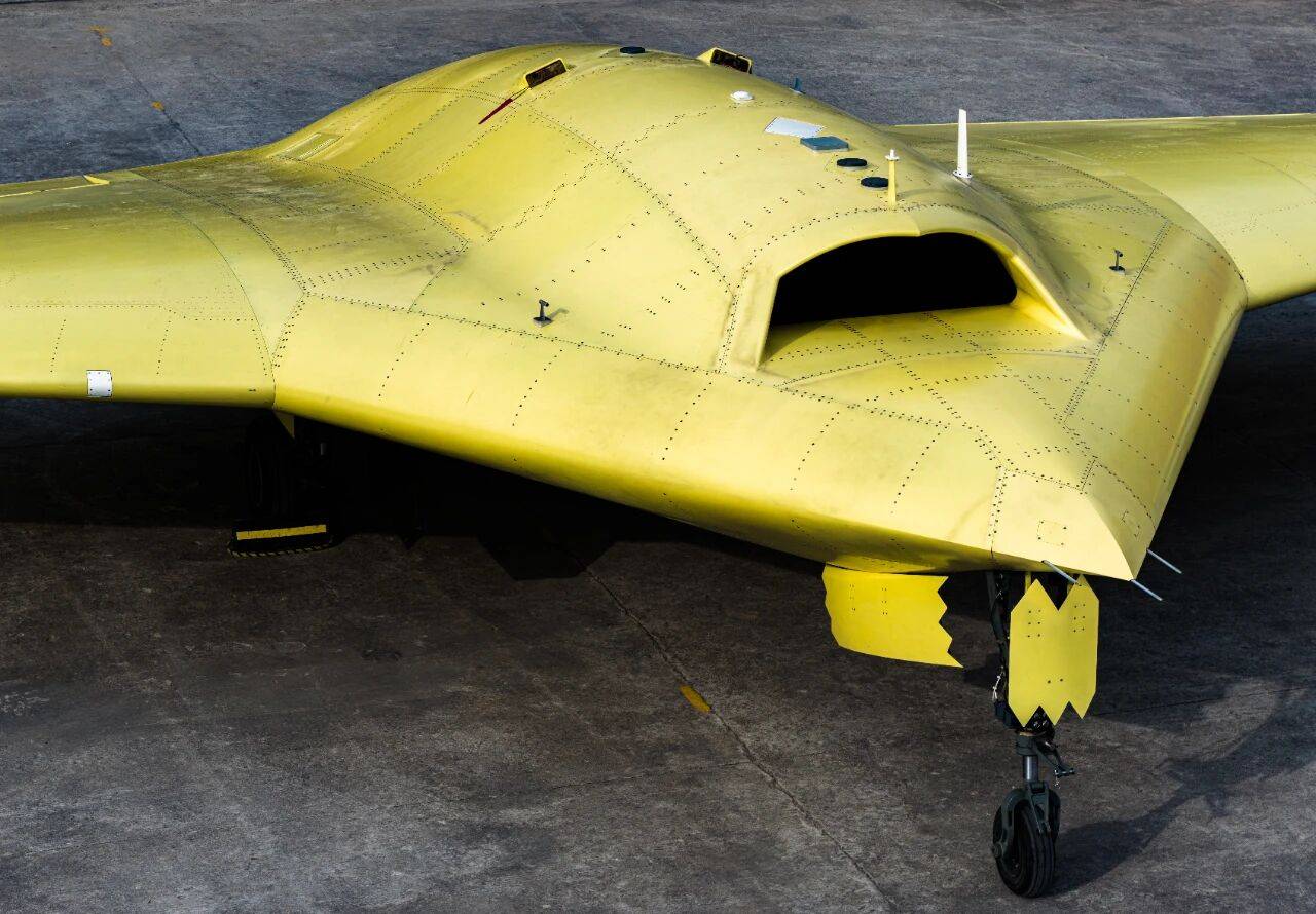 皇冠信用網出租足球_重大突破皇冠信用網出租足球！彩虹-7高空高速隐身无人机成功首飞