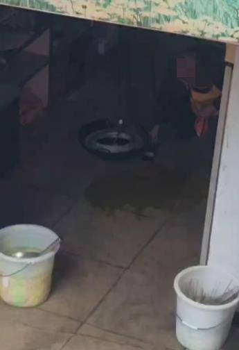 瓦斯尔杜拜vs 阿尔艾因
_小吃店老人将地面油污收回锅内瓦斯尔杜拜vs 阿尔艾因
,老板道歉“做得太错了”,市监局责令停业整顿