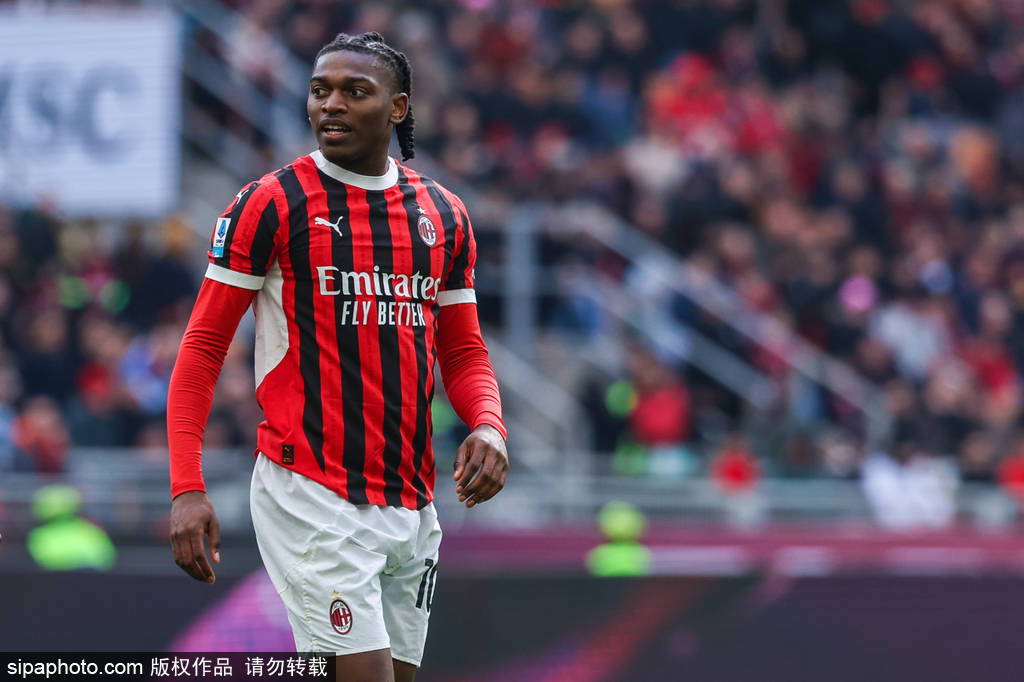 皇冠密码找回_观战台：曼联恶战纽卡+切尔西火拼维拉 曼城冲八连胜