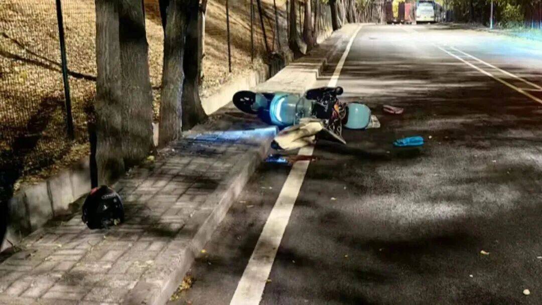 电竞足球-42H GG联赛(2 × 4分钟)_连摔6次电竞足球-42H GG联赛(2 × 4分钟)，抢救无效身亡！广东交警：将严查