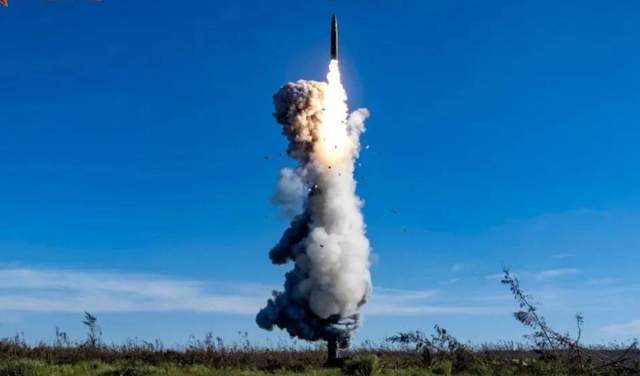 切塞纳vs恩特拉
_全球独一份切塞纳vs恩特拉
,中国洲际导弹车为啥要“横着走”?这里面真有大讲究