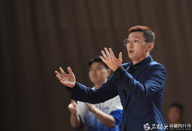 卡迪夫城vs切尔滕汉姆
_刘炜个人原因返回乌鲁木齐 姜正秀暂掌新疆教鞭