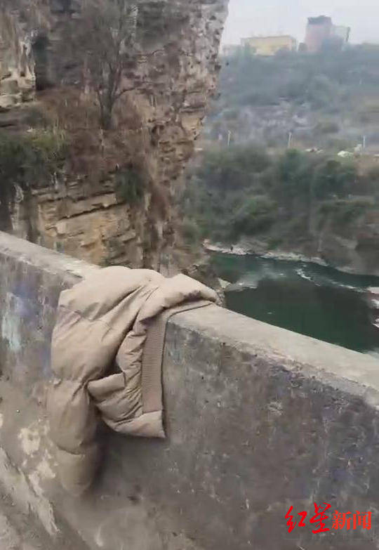 皇冠代理登入_26岁男子跳桥身亡：办婚礼不足一月和女方分手皇冠代理登入，事发前两天起诉返还彩礼案刚开庭