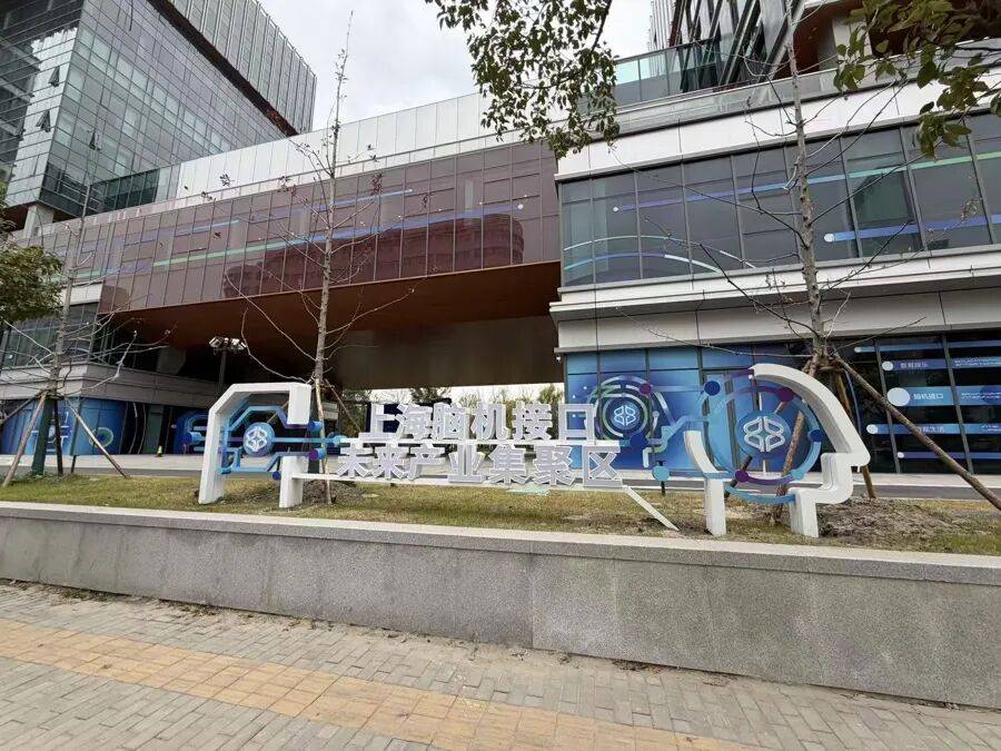 球会友谊赛_上海一厅局级干部突然辞职球会友谊赛，刚40岁出头！离开体制后，他比以前更忙了，全职创业究竟值吗？