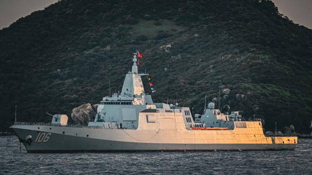 皇冠信用网会员开户_央视曝光：台岛附近海域皇冠信用网会员开户，延安舰抢占阵位，“单挑”外军舰队