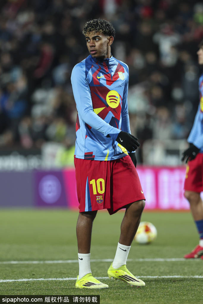 皇冠信用网押金多少_我就要内切远射！拉什福德叕内切爆射皇冠信用网押金多少，对手拿头封堵直接被打懵了