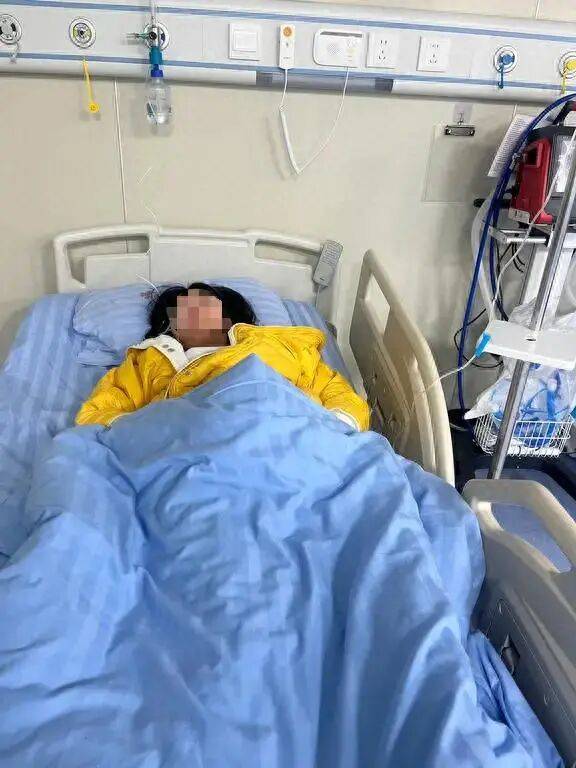 信用平台出租
_女儿因不写作业挨打大哭信用平台出租
,随后嘴唇发紫倒地!家长:很后悔打她