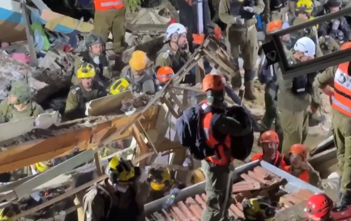 皇冠足球平台代理_浓烟遮天蔽日！阿联酋快顶不住了皇冠足球平台代理，以军承认伊朗还有一半发射器！