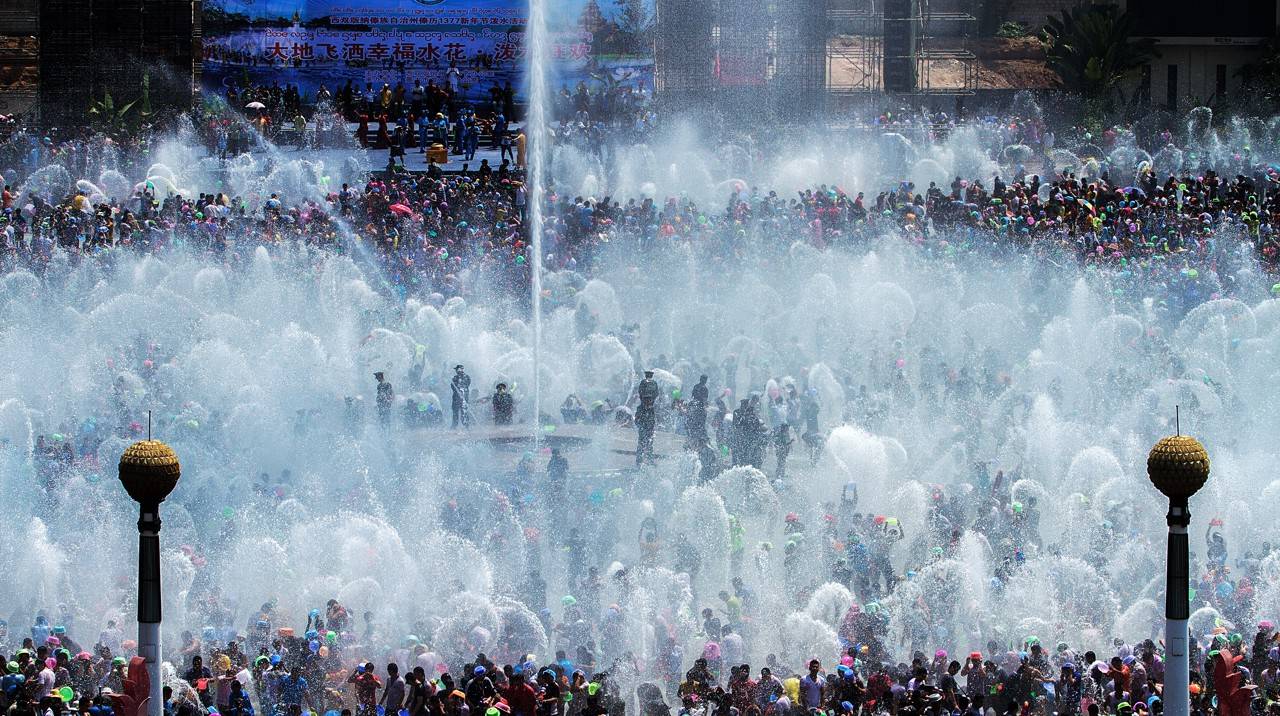 皇冠信用账号怎么开
_西双版纳泼水节2女子遭多人高压水枪喷射皇冠信用账号怎么开
,拒绝仍被“围攻”,文旅局工作人员:将记录上报