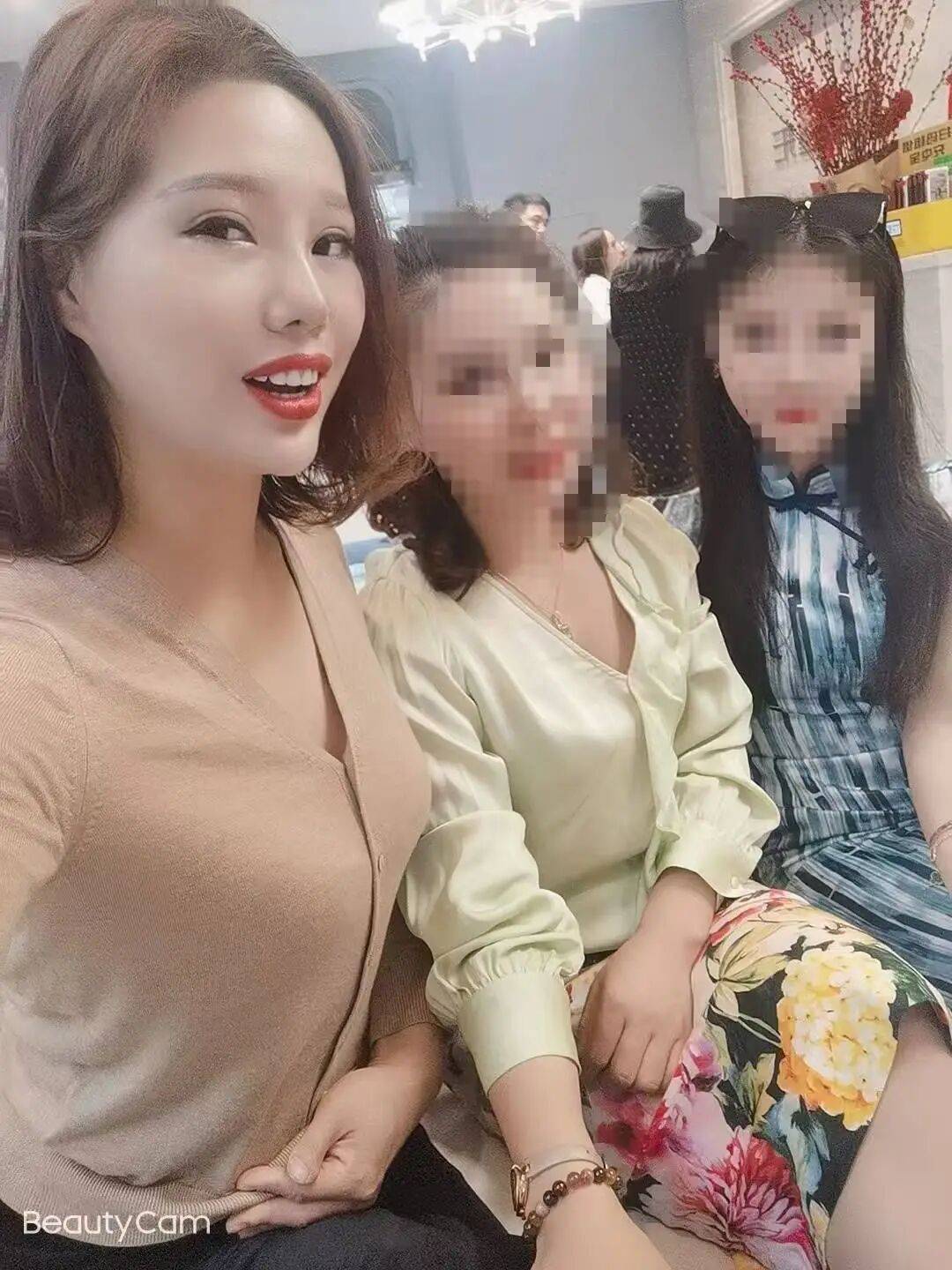 皇冠开户网址_“睡觉都是睁着眼” 皇冠开户网址，女子受老乡邀约，割双眼皮后无法闭眼，落下9级伤残，整形机构老板获刑后反起诉，女子被判退还20万元