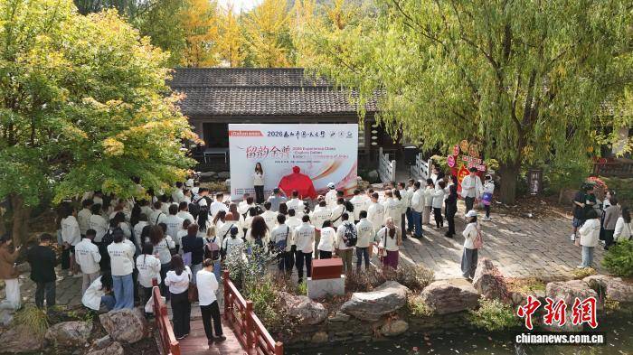 乌兹别克超级联赛
_辽宁大连:80名外籍留学生以沉浸式行走研学感知中国
