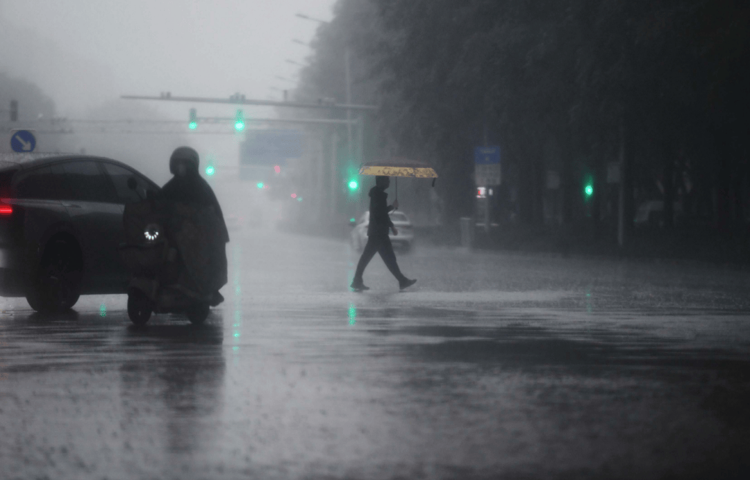 丹麦甲组联赛
_北京:雨已下了16个小时丹麦甲组联赛
,全市达暴雨级,未来2小时还将持续