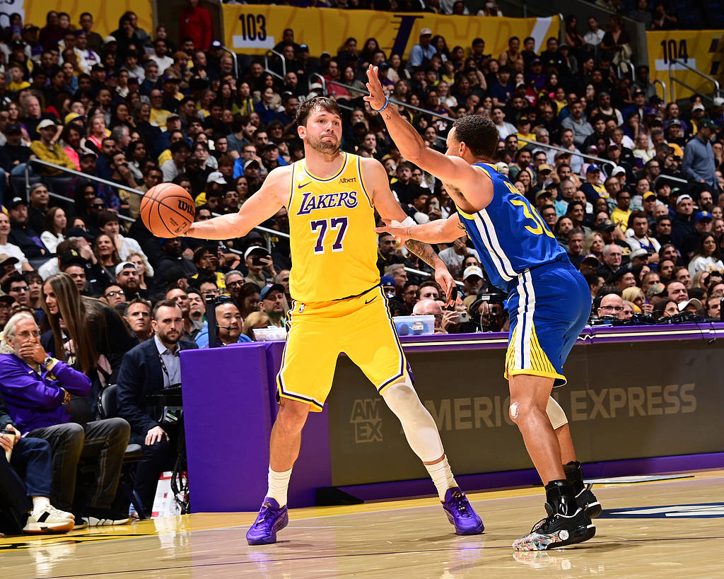 WNBA总决赛_东契奇28+8库里23分 湖人狂胜勇士取开门红